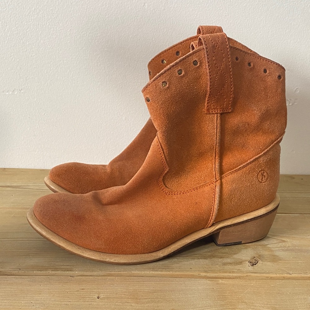 Bronx suede western ankle boots in an orange or toffee/rust color size 38